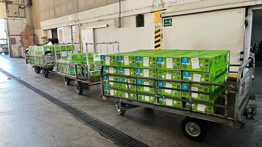 Kraliçe Elizabeth'in cenazesi için Türkiye'den 13 ton çiçek yola çıktı