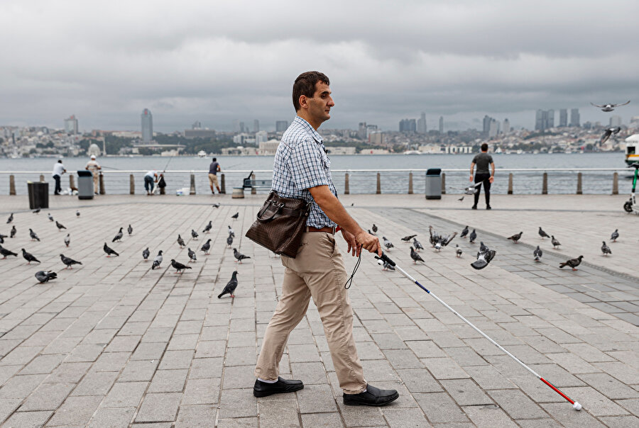 Görme engelli akademisyen Yılmaz: "Bana bakıp hallerine şükrediyorlar, bu resmen hakir görmektir"