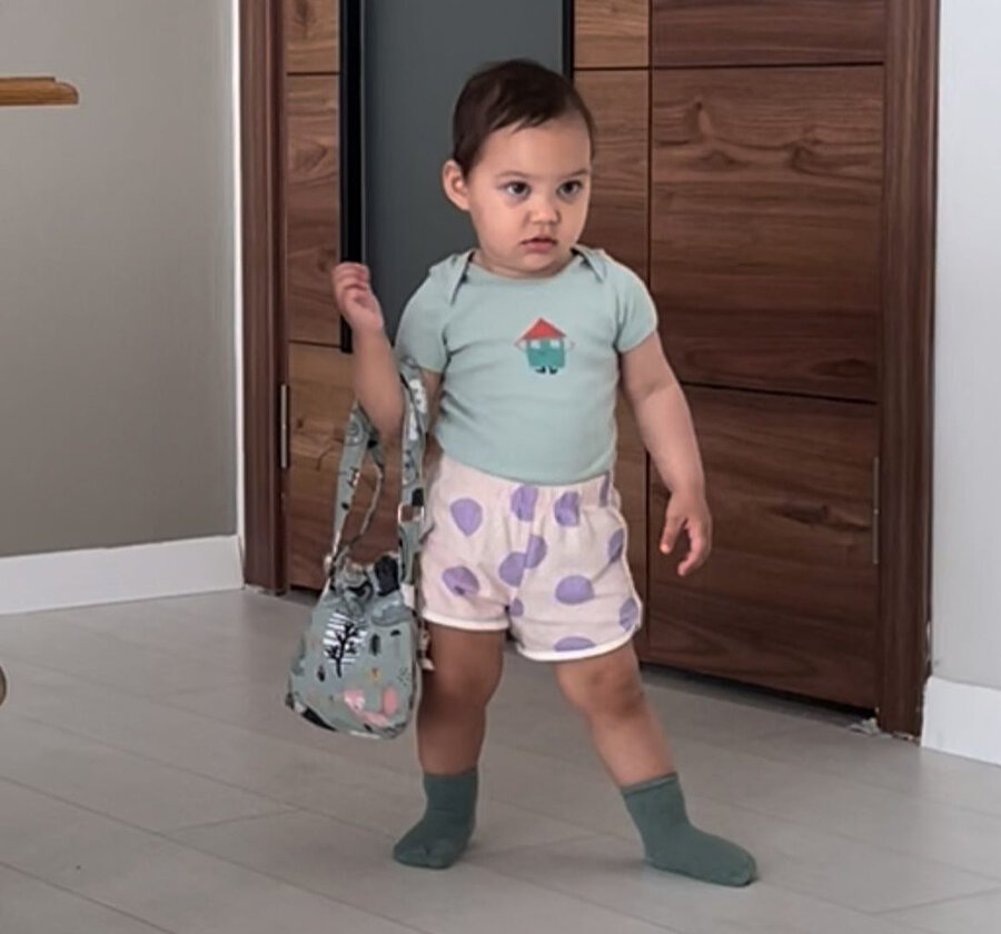 ​Gece kafamda planladığım kombinin sabah aynaya yansıyan görüntüsü