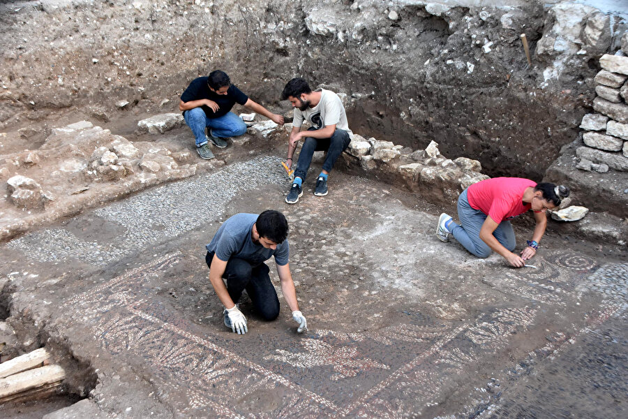 Kazılar 13 yıldır sürüyor: 2 bin 300 yıllık figür ortaya çıkarıldı