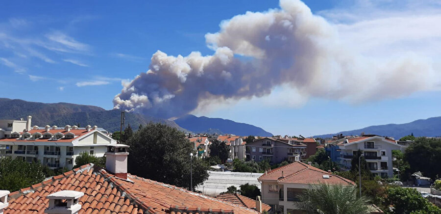 Marmaris’te orman yangını: Havadan ve karadan müdahale sürüyor