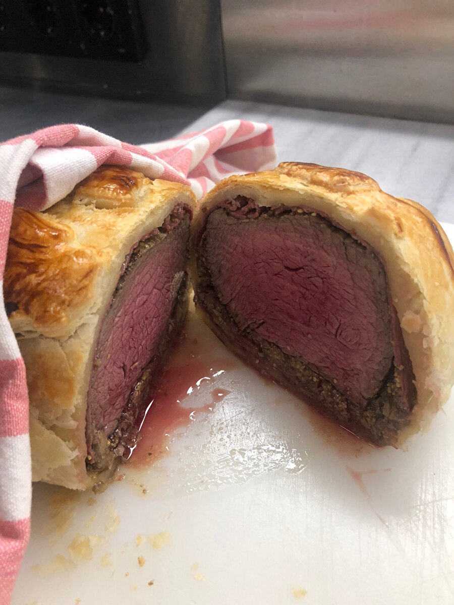 Hayvan pişmedim diye bağırıyor