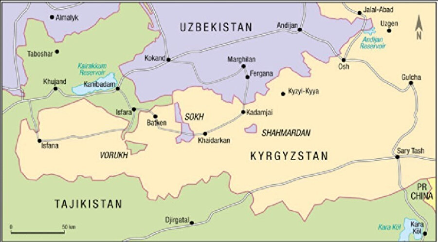 Batken bölgesinde, biri Tacikistan'a, ikisi de Özbekistan'a ait toplam 100 bin civarındaki nüfusuyla bölge konumundaki anklavlar mevcut.