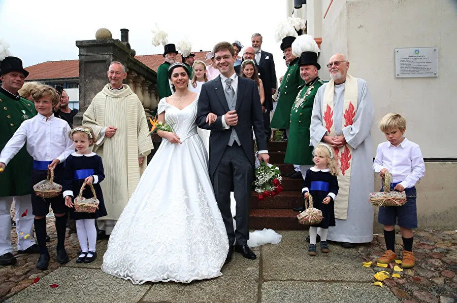 Mersinli Hande Macit üniversite için Avrupa'ya gitti, Almanya'da 'düşes' oldu