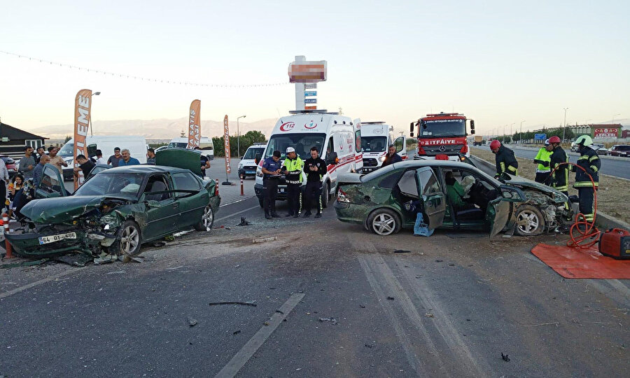 Otomobiller çarpıştı: 3 yaşındaki Öykü öldü, 9 yaralı