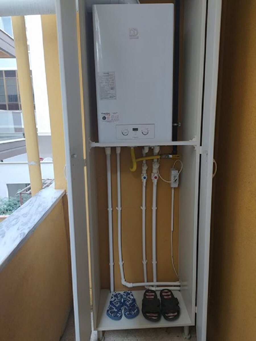 Bu kombinin altına bu terlikler olmuş mu?