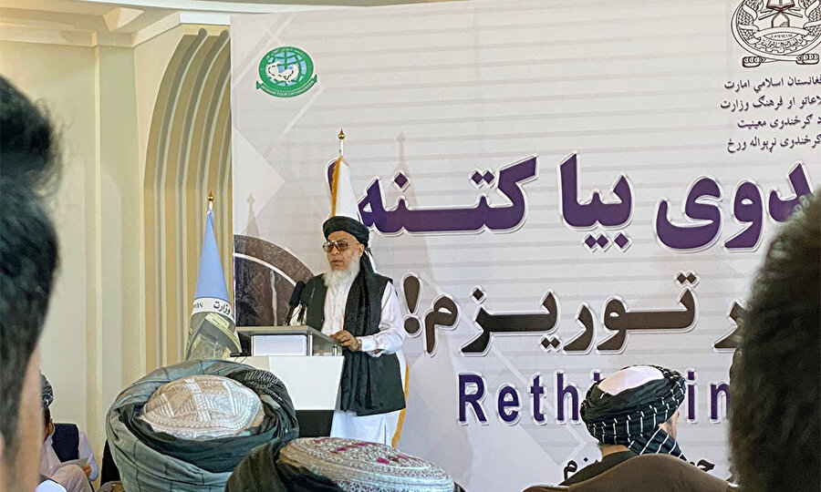 Stanekzai, kızların okula gitmesinin önünde dinî hiçbir engelin olmadığını söyledi.