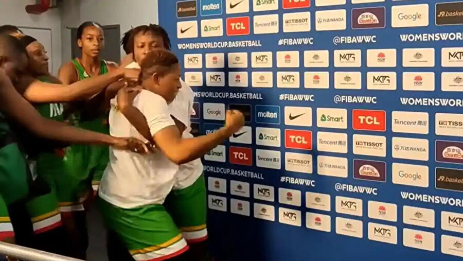 Canlı yayında kavga