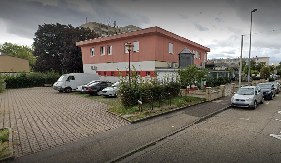 Gerald Darmanin, “radikal ideolojinin yayılmasına” olanak sağlamakla suçladığı Obernai Cami'sinin idarî olarak kapatılmasına ilişkin prosedürü 28 Eylül Çarşamba günü başlattı.