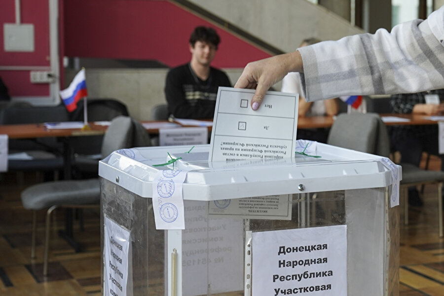 Ukrayna’daki ayrılıkçı yönetimler Rusya’ya katılmak için referandum düzenlemişti.
