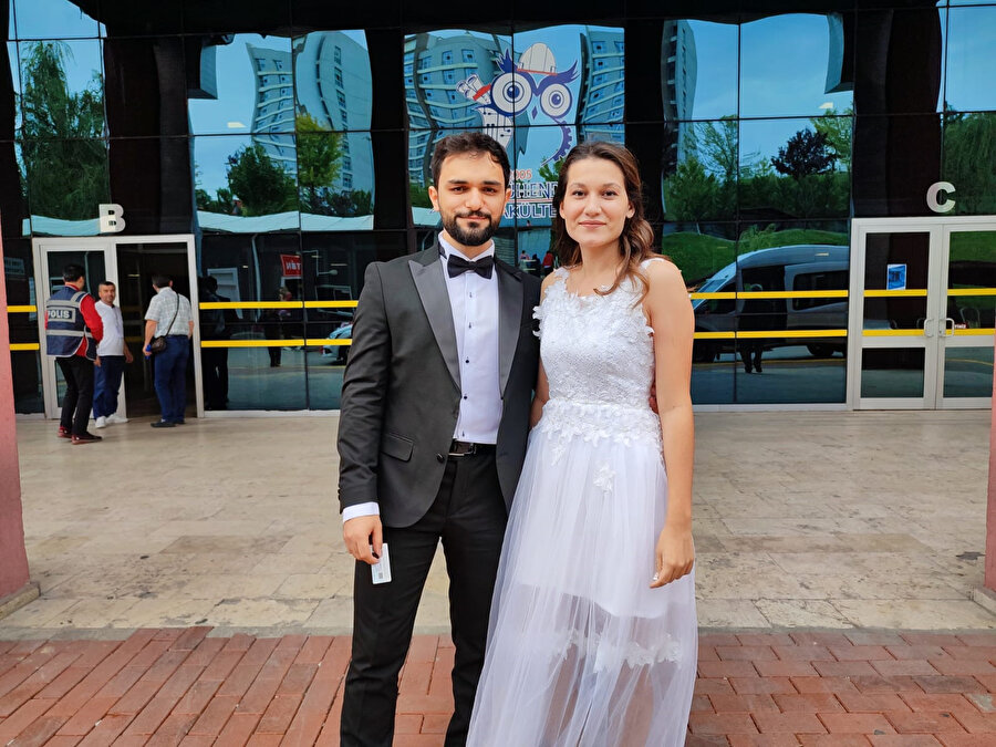 Gelinliği ile sınava girdi