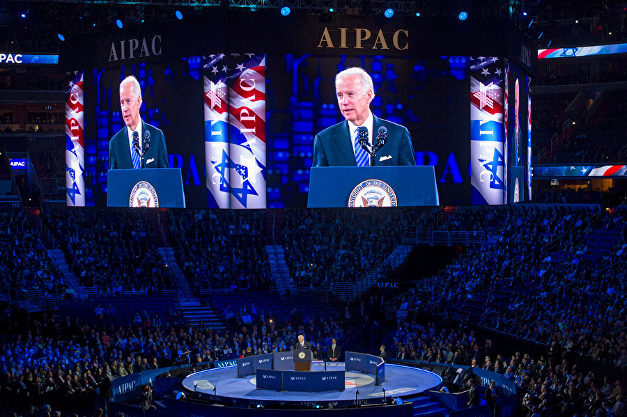 Temsilci Brad Sherman tarafından, "ABD-İsrail ittifakını teşvik eden en önemli örgüt" olarak nitelendirilen 1963'te kurulmuş Amerikan-İsrail Kamu İşleri Komitesi (AIPAC), ABD'nin yasama ve yürütme organlarına yönelik İsrail yanlısı politikaları savunan en güçlü İsrail lobilerinden biridir.