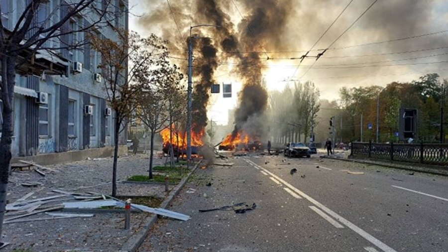 Kiev'i dumanlar kapladı