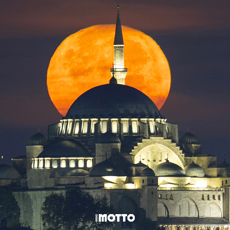 Dün geceden büyüleyici dolunay görüntüleri