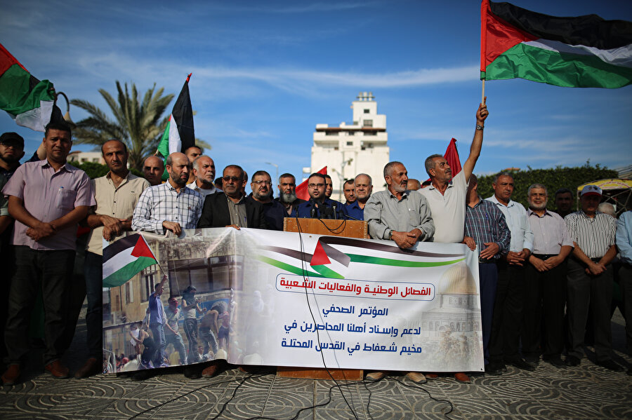 Salı günü, 'insanlık onuru adına' süresiz sivil itaatsizlik eylemi başlatan kamp sakinleri, bu kapsamda, kamptaki tüm okullarda eğitimin askıya alınacağını, iş yerlerinin kapatılacağını ve işçilerin greve gideceğini duyurmuştu.