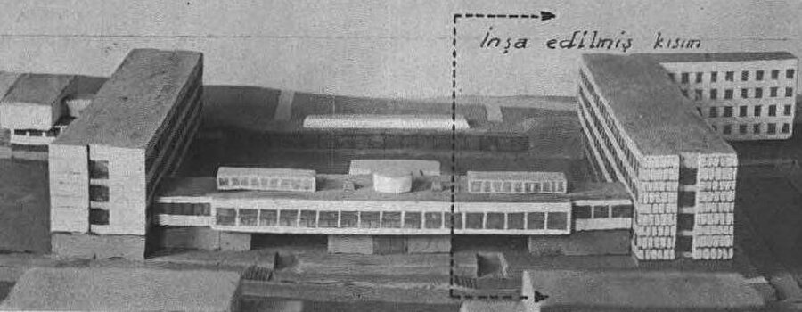 Yapının tamamlanan ilk kısmını gösteren maket, Kaynak: Arkitekt Dergisi.