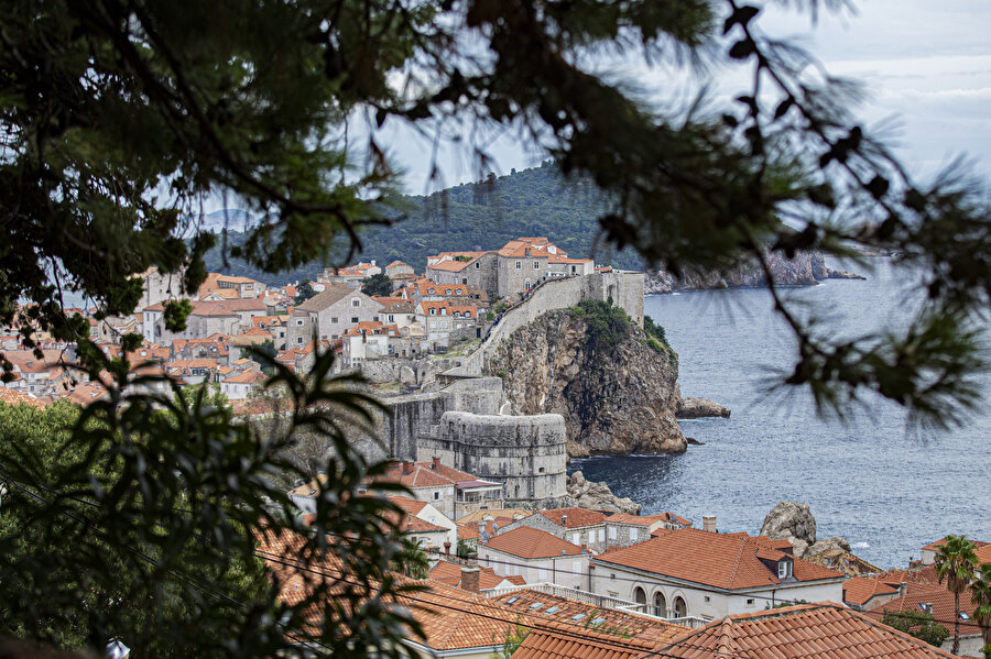 Game of Thrones'a ev sahipliği yapan Dubrovnik, ziyaretçilerini tarihi yolculuğa çıkarıyor.