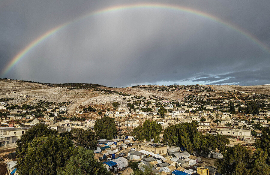 İdlib'deki sağanak, kamplardaki çadırları sular altında bıraktı