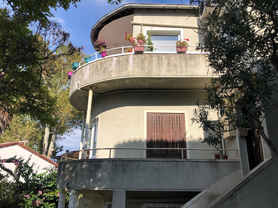 Art Deco-Bauhaus Sentezine Örnek, Büyükada, Nevruz Sokak 15 Numaralı Konut.