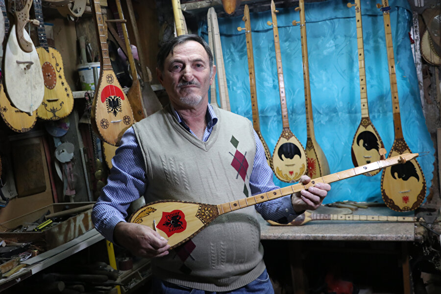 Arnavut sazı &quot;çiftelia&quot; asırlardır sembol enstrüman olarak öne çıkıyor.