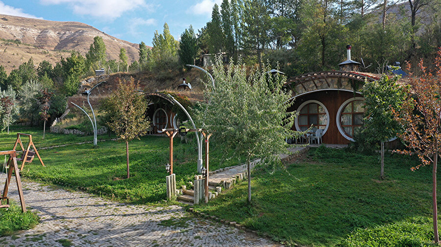 Sivas'ın &quot;Hobbit evleri&quot;ne yabancı turist ilgisi artıyor.