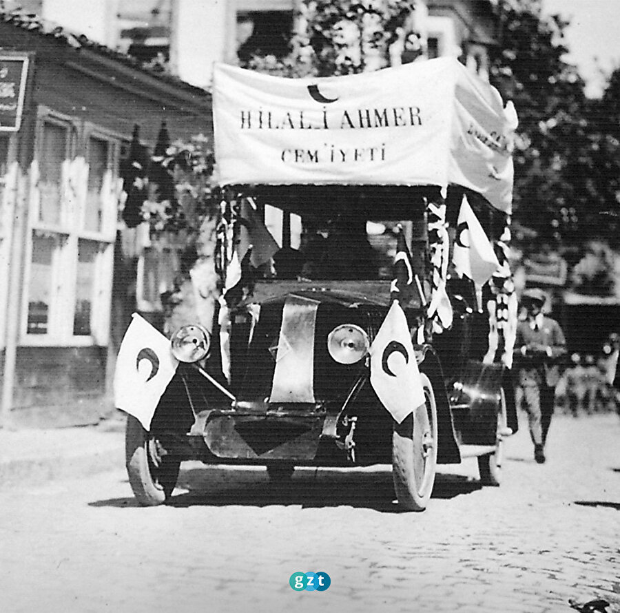 Türk Kızılay bir asırlık geçmişiyle insanlığın umudu oluyor