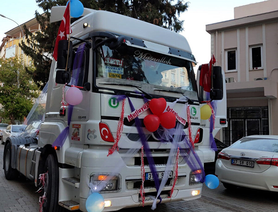 Gelin arabasını gören dönüp bir daha baktı