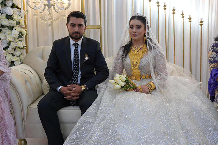 Bir aşiret düğünü daha dudak uçuklattı: Gelinle damada 1,5 milyon liralık takı ve para