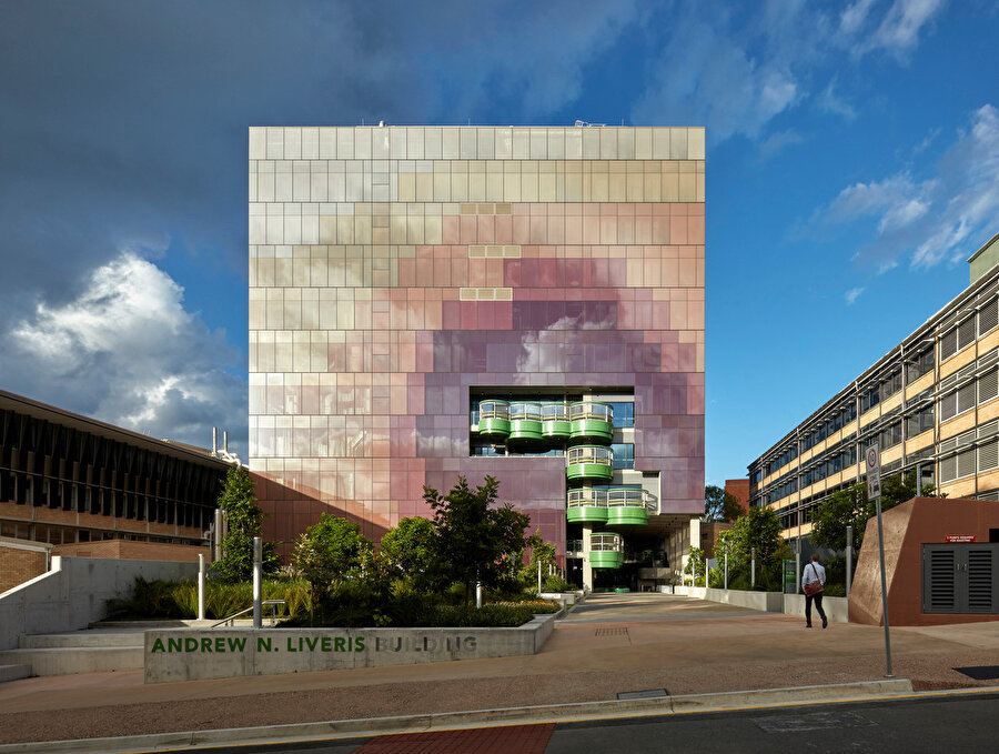 Andrew N. Liveris Binası. 