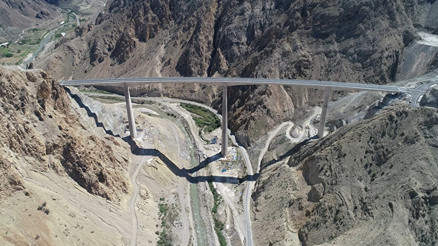 Tam 150 metre: Türkiye'nin en yüksek ayaklı ikinci viyadüğü açıldı