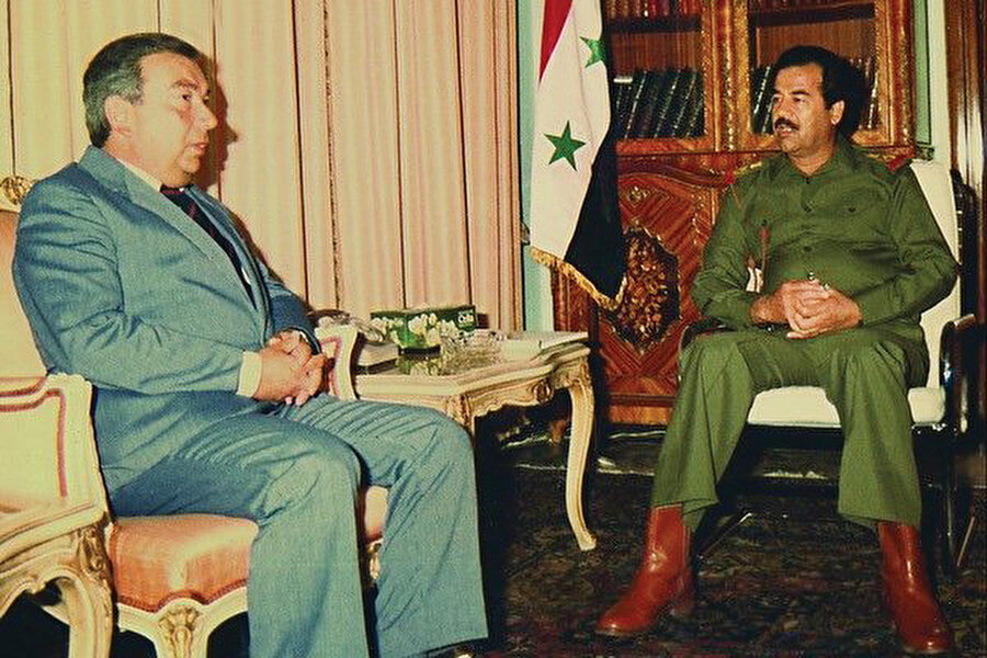 Yevgeni Primakov ve Saddam Hüseyin.
