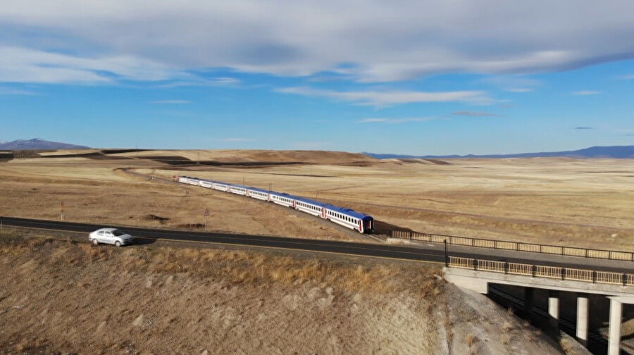 Karslı turizmciler Turistik Doğu Ekspresini bekliyor.