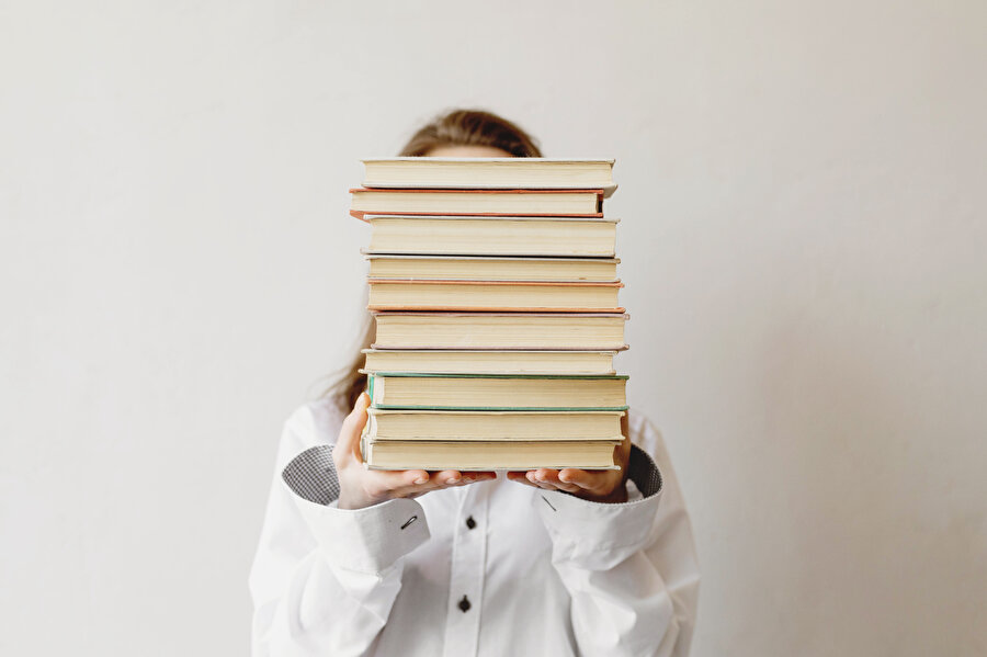 Tüketim kültürü çok büyük bir rakip ve dürüst olmak gerekirse buna karşı kolektif şekilde mücadele edebilmenin formülünü bulmuş değilim.