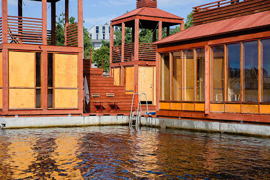 Sauna sayesinde Oslo limanında güvenli şekilde yüzülebiliyor.