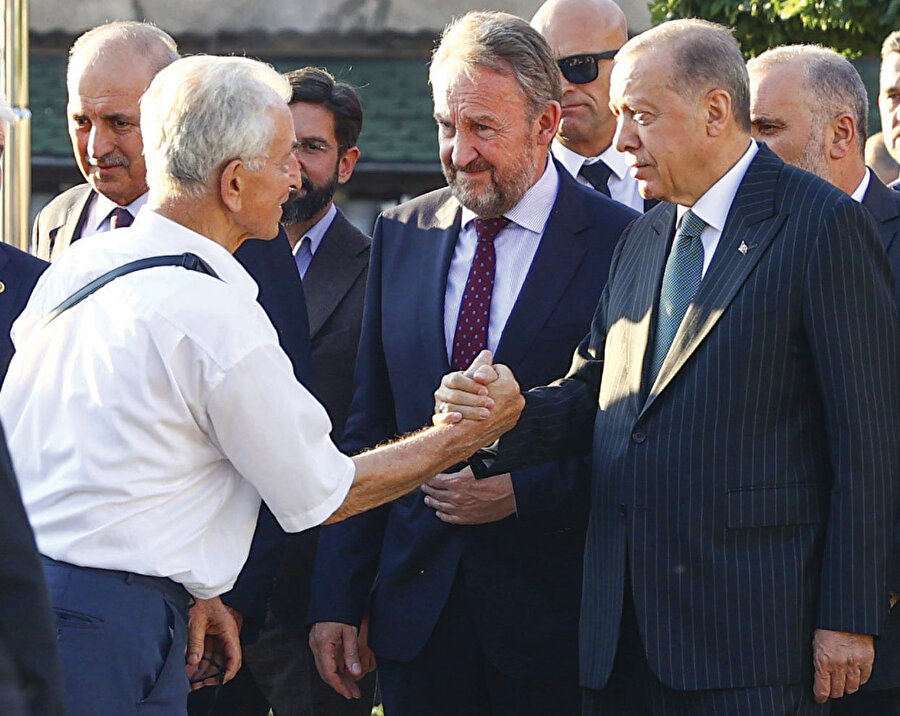 Cumhurbaşkanı Erdoğan’ın birbirine düşman üç başşehri kapsayan Balkan turu, samimi olarak batıya yapılmış barış için birlikte çalışma davetidir.