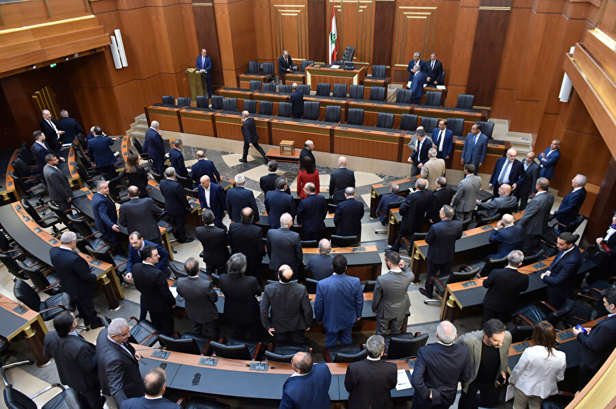 Eski Cumhurbaşkanı Avn da 31 Ekim 2016'da Meclis'te düzenlenen 46'ncı oturumun sonunda seçilebilmişti.