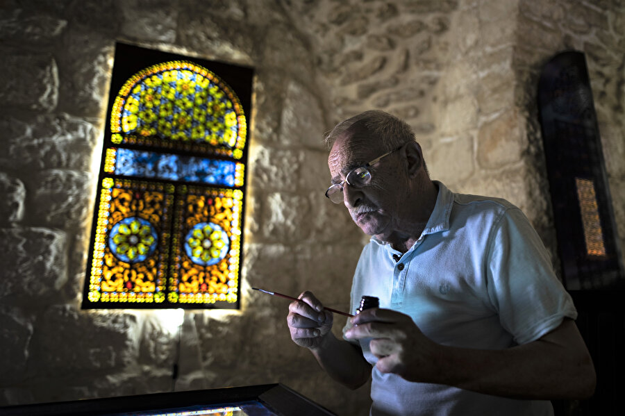 Filistinli sanatçı Azam Ebu Suud: "Tek amacım bu sanatı korumak ve yok olmasını önlemek. Görevim, Kudüs'ün Arap, İslami ve Hristiyan görüntüsünü korumak. Bu büyük bir iş ama eğer yapılırsa ziyaretçiler Kudüs'ün bir Arap, İslamiyet ve Hristiyan şehri olduğunu hissedecek." dedi.