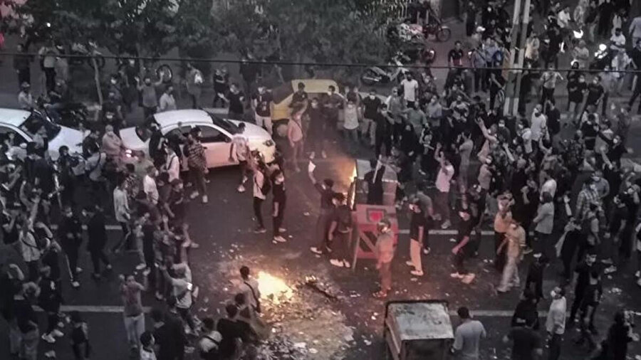 İranlı yetkililere, 'ölüm cezasını protestoları bastırmak için bir araç olarak kullanma' uyarısında bulunulan açıklamada, gözaltındaki protestocuların serbest bırakılmasına yönelik çağrı yinelendi.