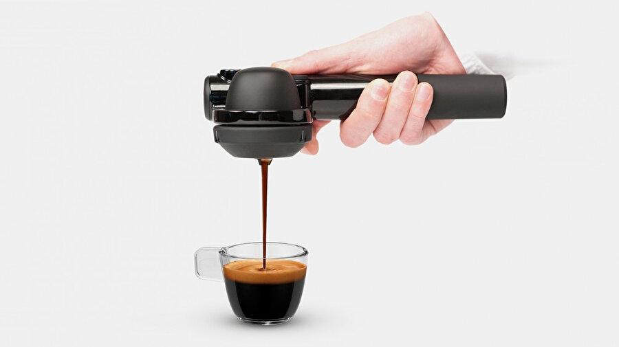 Taşınabilir espresso makinası.