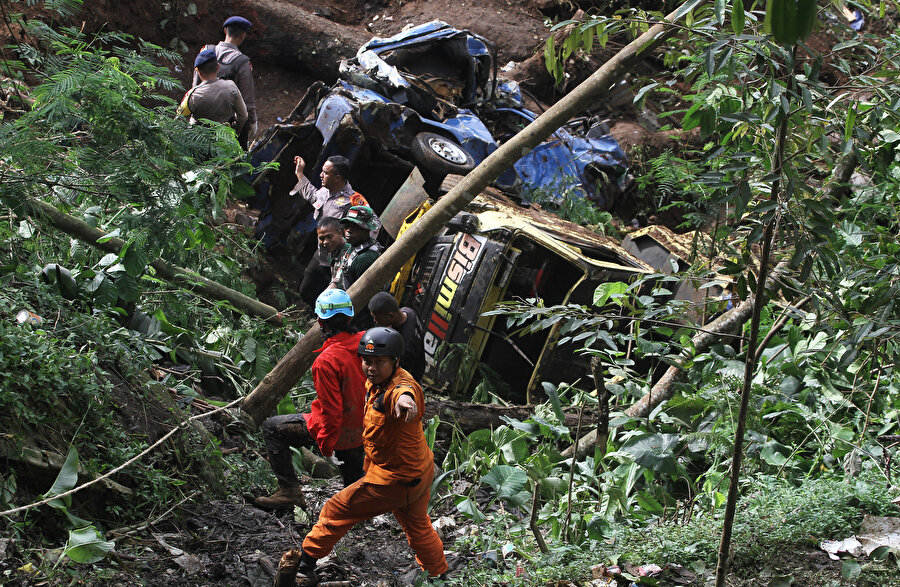 Endonezya'da deprem felaketi: 268 kişi öldü, bini aşkın kişi ağır yaralandı