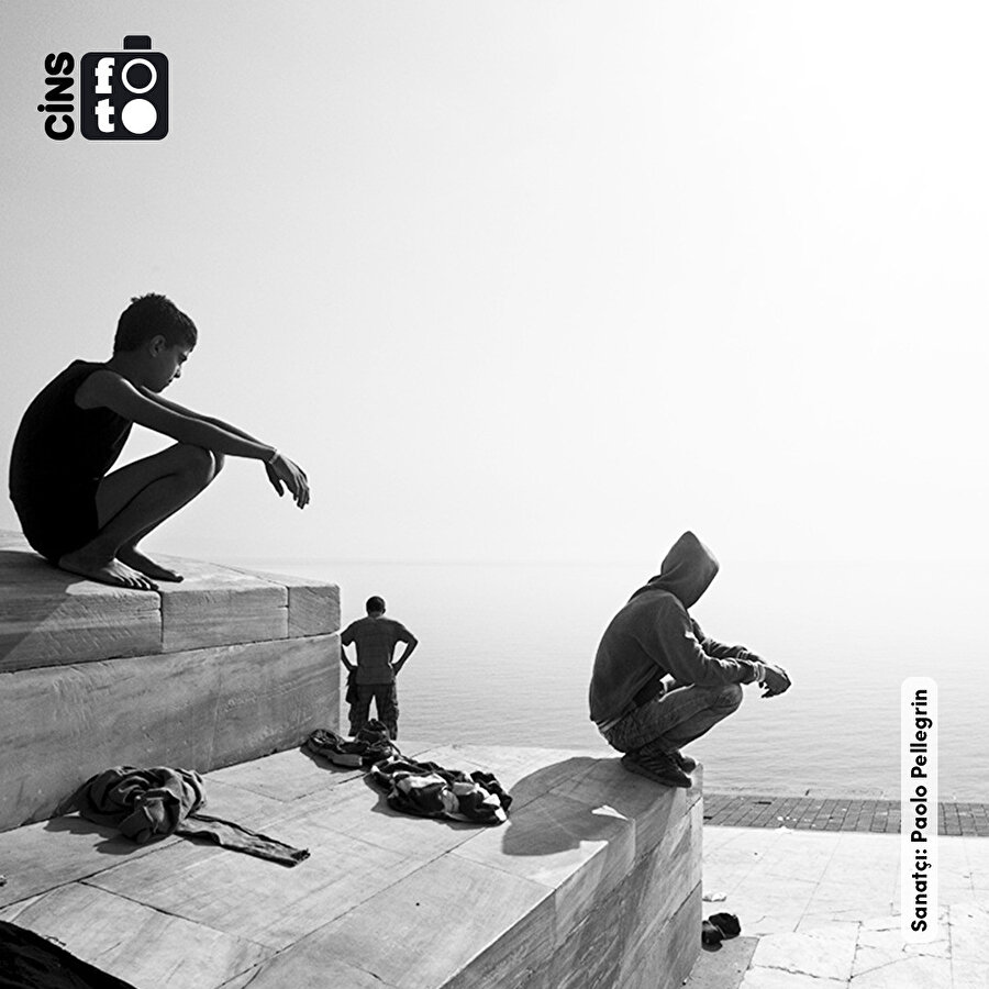 Issızlıkta koşan bir çocuk