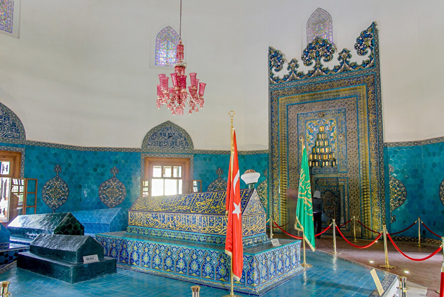 İçinde bulunduğu Yeşil Külliye'nin diğer yapıları ile birlikte Bursa kentinin simgelerinden biridir.