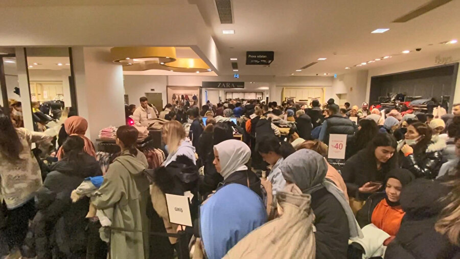 İstanbul'da 'muhteşem cuma" izdihamı