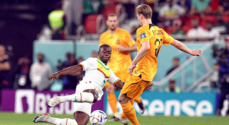 Hollanda ve Senegal son 16 turunda