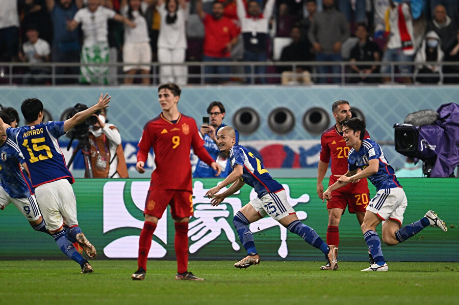 Japonya ve İspanya son 16'da