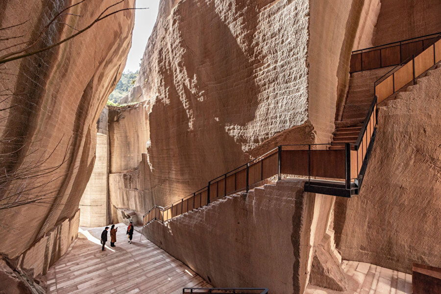 Quarry No:8 Book Mountain.