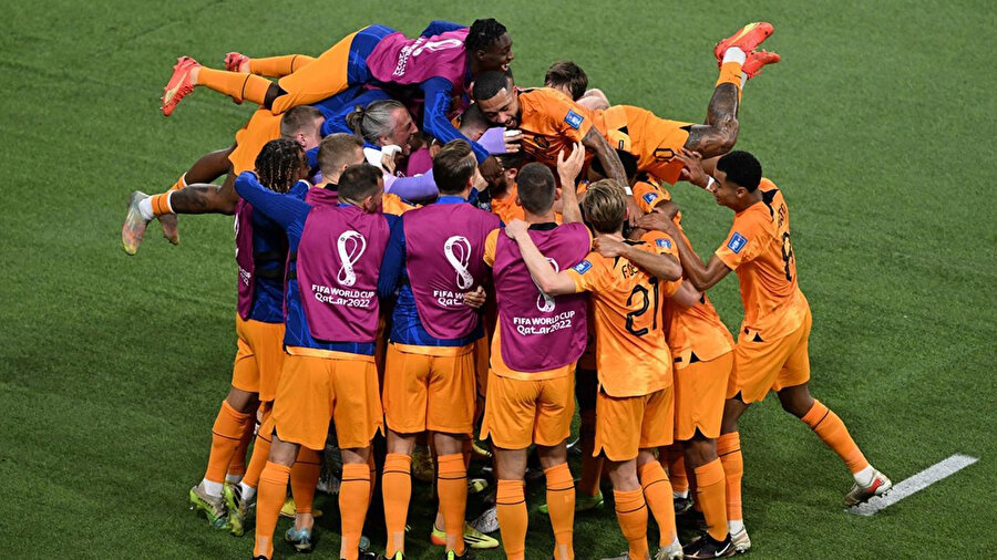 Hollanda, çeyrek finalde