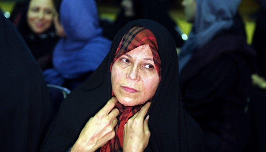 Eski bir milletvekili ve kadın hakları aktivisti olan 59 yaşındaki Faize Haşimi, eski İran Cumhurbaşkanı Ali Ekber Haşimi Rafsancani'nin kızıdır.