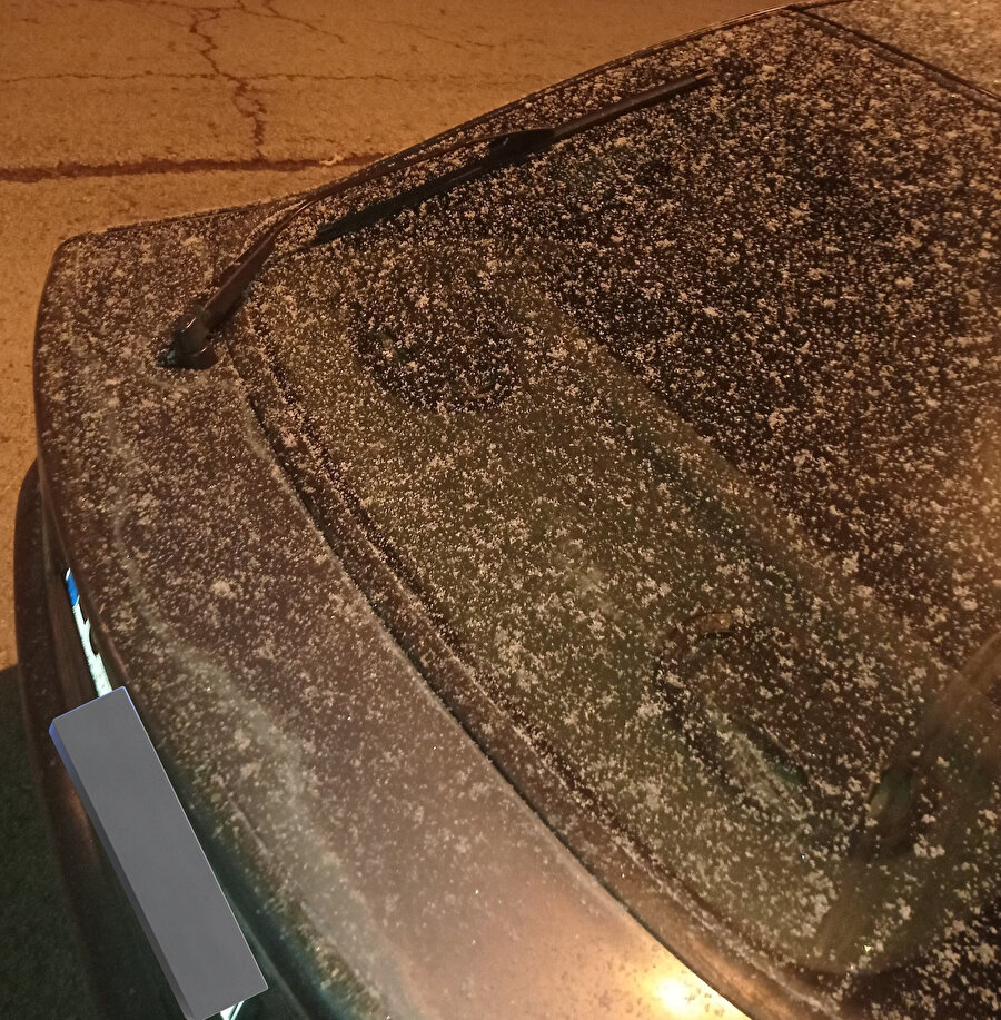 Kar yağar car üstüne