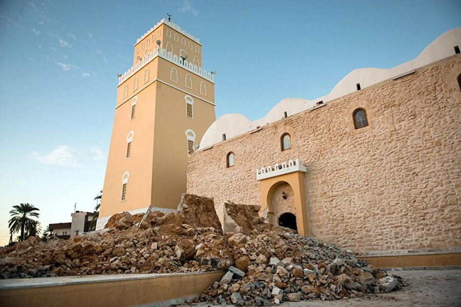 Cami, Libya'daki iç karışıklık döneminde 2013'te uğradığı bombalı saldırıya rağmen hâlâ ayakta ve bölgede en çok cemaate sahip olma özelliğini koruyor.